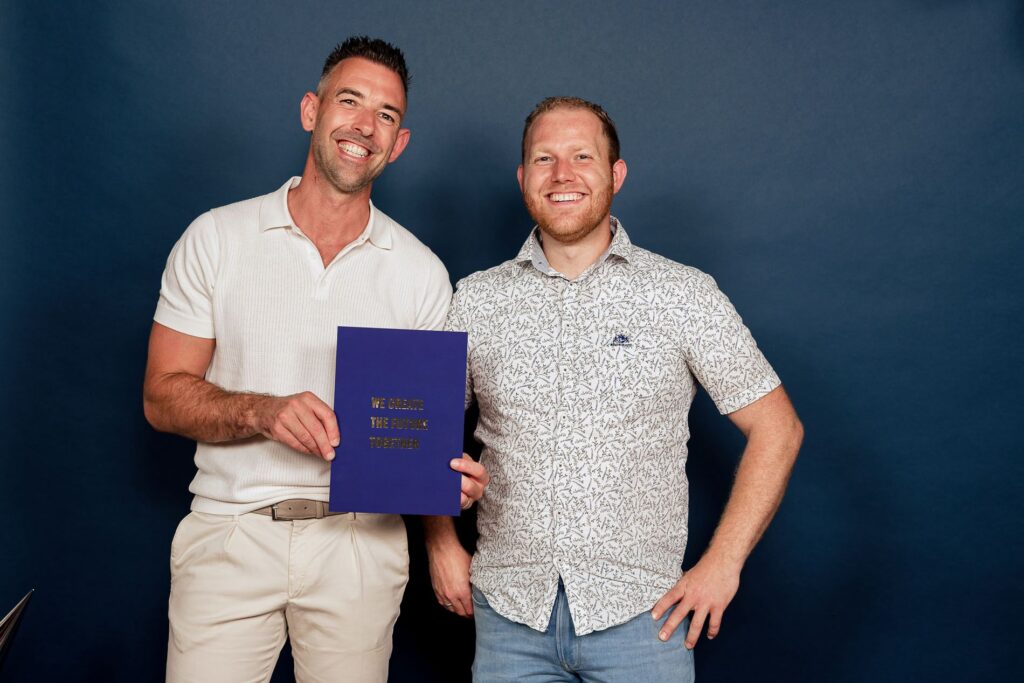 boomhutbouwer en tuinontwerper combineren hun krachten in een excellent partnership
